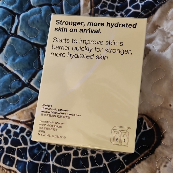 Clinique Dramatically Different Lotion Duo - Picture 3 of 5